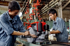 Niềm tin thị trường khó xây, dễ mất