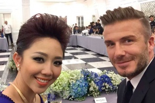 Fan phát sốt ảnh "tự sướng" của Tóc Tiên với David Beckham