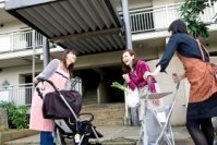 Bán anh em xa có mua nổi láng giềng gần?