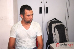 Bắt quả tang ông "Tây" dùng mớ thẻ ATM giả rút trộm tiền