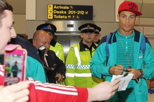 Cristiano Ronaldo và Lionel Messi hâm nóng thành Manchester