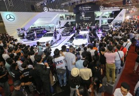 Mercedes-Benz "phơi" 56 tỷ đồng ở Triển lãm ô tô