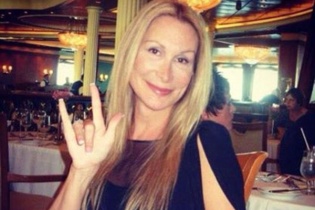 Sốc với tin bạn gái của kình ngư Michael Phelps từng là đàn ông