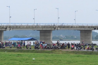 Bỏ lại tài sản, cô gái trẻ gieo mình xuống sông tự vẫn