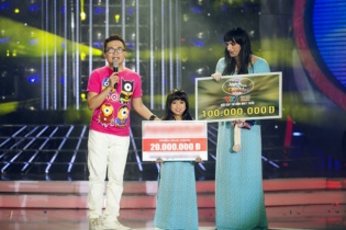 Kyo York - Uyên Nhi giành giải thưởng 100 triệu lần 2