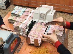 Tiền vẫn chảy vào ngân hàng yếu