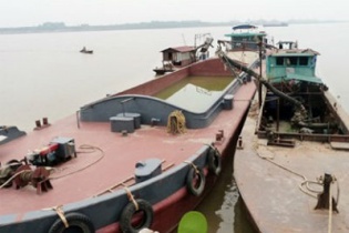 Vụ 200 cảnh sát bắt “cát tặc” ở Phúc Thọ: Lãnh đạo huyện nói gì?