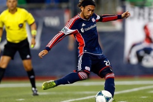 Chân sút gốc Việt Lee Nguyễn từ bỏ cuộc sống siêu sao khẳng định bản thân