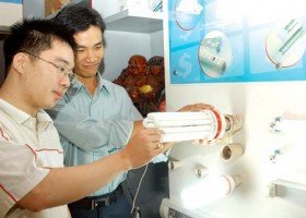 Điện Quang, Rạng Đông, Philips và cuộc chiến thị phần