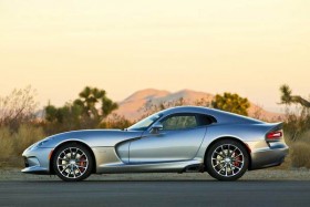 Dodge Viper GTS 2015 có giá từ 107.995 USD
