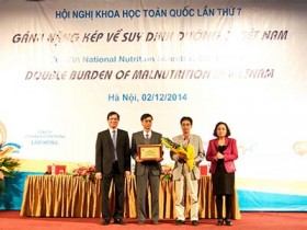 Dutch Lady vinh danh TS. Bùi Thị Thu Nhuận với giải thưởng dinh dưỡng