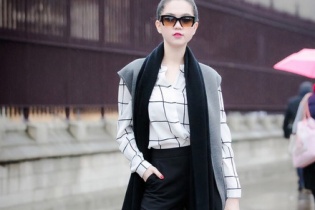 Ngọc Trinh dạo phố London giữa trời mưa rét âm 2 độ C