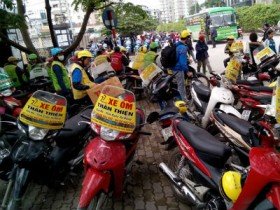 Hà Nội đắt hàng xe ôm có đồng hồ tính cước