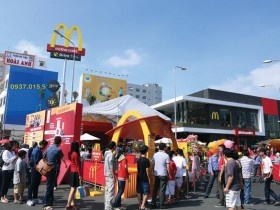 Starbucks, McDonald’s vào Việt Nam: Chỉ như… bão qua làng