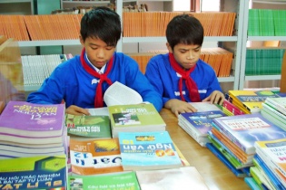 Các nhà văn bức xúc đòi kiện nhà xuất bản Giáo dục