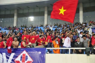 Nhịn ăn tiêu cả tháng mới đủ tiền mua vé xem AFF Suzuki Cup ở sân Mỹ Đình