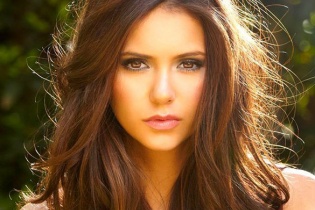 Vẻ đẹp thiên thần của diễn viên kiêm người mẫu Nina Dobrev