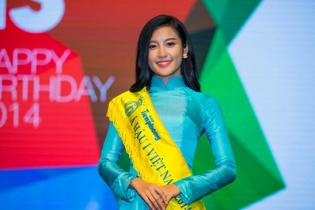 Á hậu 1 Huyền My duyên dáng, dịu dàng với áo dài