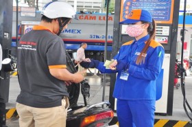 Mỗi lít xăng đang "cõng" 7.000 đồng tiền thuế, phí