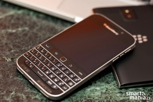 BlackBerry Classic vừa bán ra đã "cháy hàng"