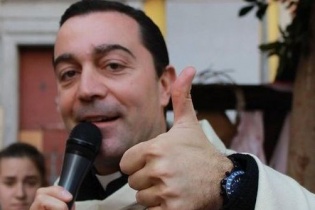 Italy: Linh mục lắp máy phá sóng ĐT tại nhà thờ