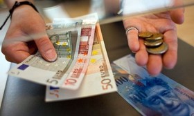 Dân Thụy Sĩ phải mất phí gửi tiền