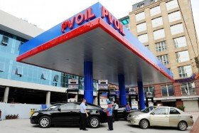 Doanh nghiệp xăng dầu than lỗ, đòi... giữ giá!