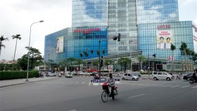 Trung tâm thương mại vẫn "hẩm hiu" mong khách