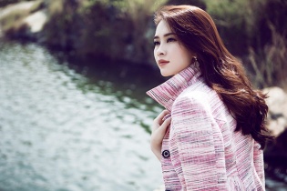 Hoa hậu Thu Thảo đẹp lạnh lùng giữa đông lạnh giá