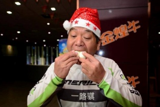 Người đàn ông ăn 160 quả trứng chỉ trong 37 phút