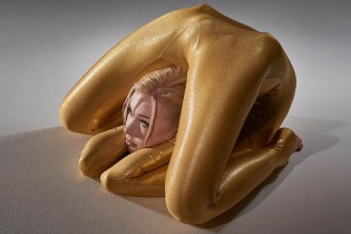 Kinh ngạc với cô gái sexy có thân hình dẻo như bún