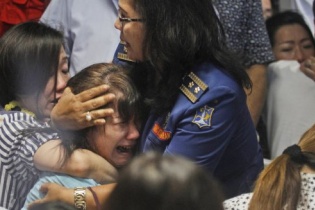 Máy bay QZ8501 lật ngửa dưới đáy biển