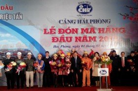 Cảng Hải Phòng đón mã hàng đầu tiên của năm mới 2015