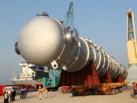 Lọc hóa dầu Nghi Sơn nhận tháp phân tách dầu từ Hàn Quốc