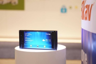 Bkav hé lộ smartphone cao cấp tại CES 2015