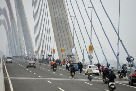 Hà Nội: Tổ chức cho người dân tham quan cầu Nhật Tân