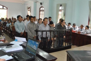 Cần Thơ: Ngân hàng và doanh nghiệp dắt tay nhau ra tòa