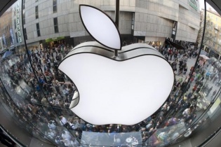 Apple sẽ thành doanh nghiệp nghìn tỷ USD đầu tiên?