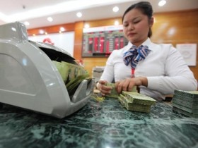 Tiền đồng sẽ còn mất giá nhẹ?