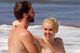 Miley Cyrus "lột xác" từ công chúa ngây thơ đến "ngôi sao khoe thân"