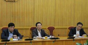 Xem xét xây dựng đường dọc đê sông Hồng