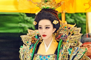 Phạm Băng Băng trong tập phim mới đầy quyền uy