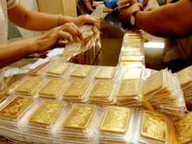 Vàng, dầu dắt tay nhau đi xuống phiên đầu tháng 2