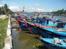 Cấp tín dụng cho 4 ngư dân đóng tàu cá vỏ thép