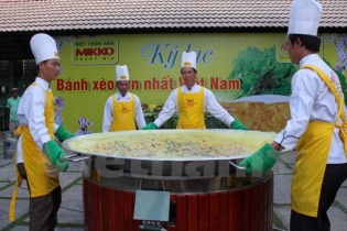 Trình làng chiếc bánh xèo xác lập kỷ lục lớn nhất Việt Nam
