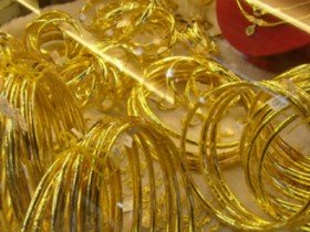 Vàng bật tăng khi Trung Quốc nới lỏng tiền tệ