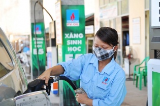Xăng E5 vừa giảm giá thêm 320 đồng/lít
