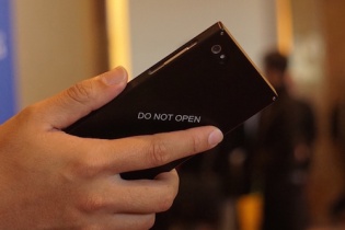 BKAV Bphone: Giá tầm iPhone, bán theo phong cách Xiaomi?