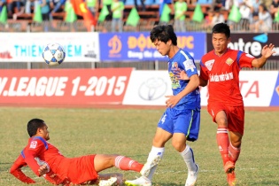 Công Phượng chấn thương, ra sân ngồi nhìn đội nhà thua trước Cần Thơ