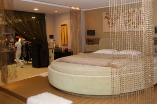 Ngắm phòng ngủ sang trọng của Đàm Vĩnh Hưng